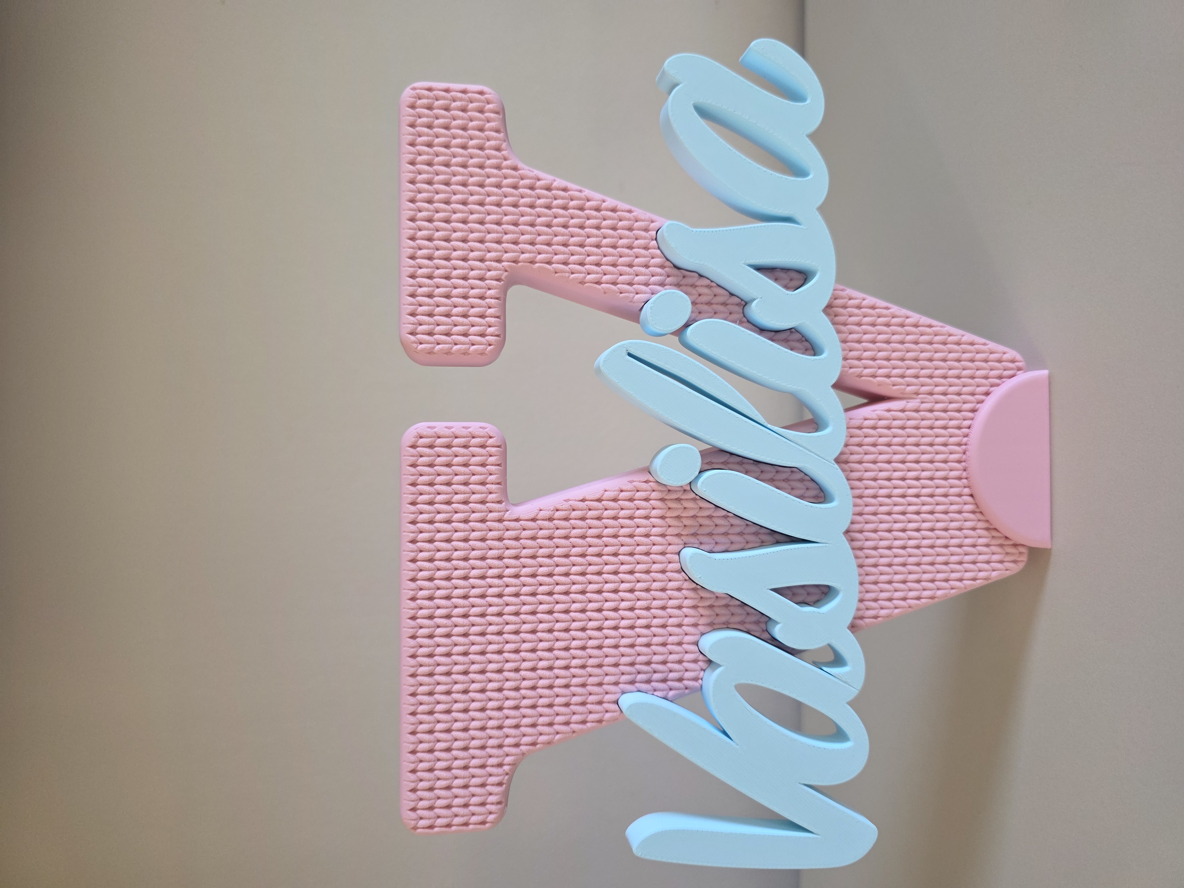 Room Sign — iniciála se jménem — fotografie hotového výrobku 2